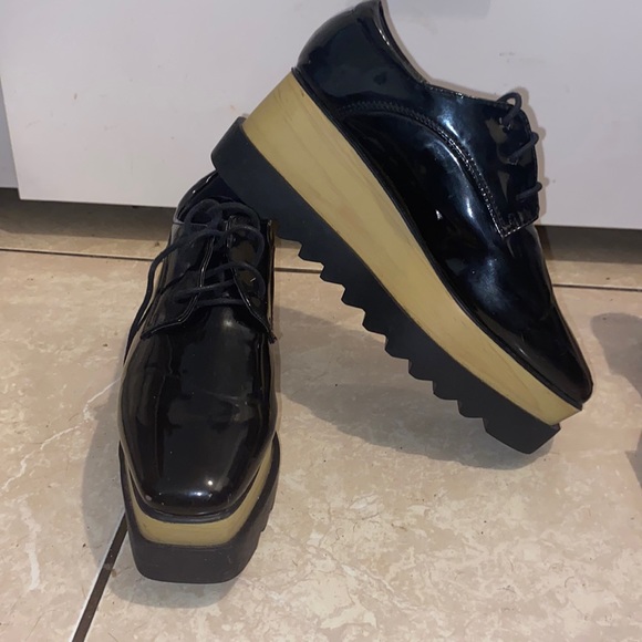 Pretty Black Lace-Up Patent Leather Platform Shoes Size 8 - Picture 1 of 7